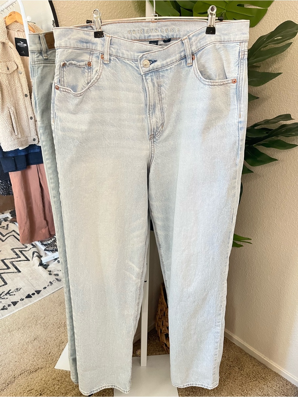 🩵 American Eagle Strigid Light Wash Straight Leg Jeans Size 14 Long